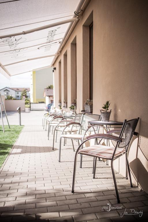 Penzion Víno Hruška Veselí nad Moravou Exteriér fotografie